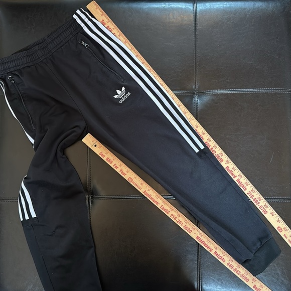 Adidas jogger - Picture 11 of 16